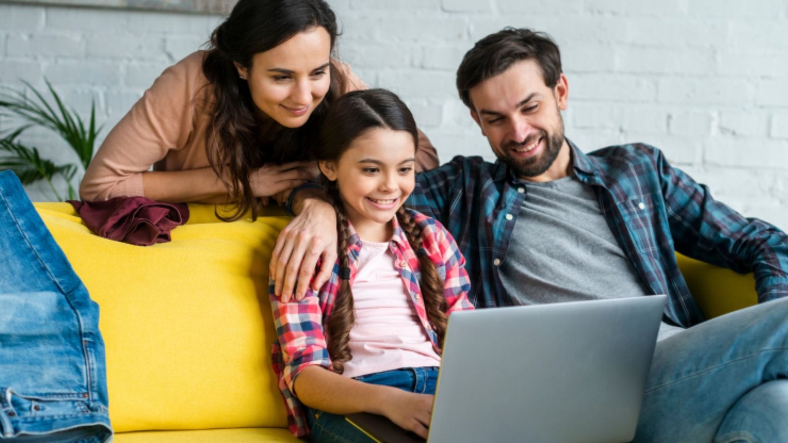 The Role of Parents in Supporting Online Education